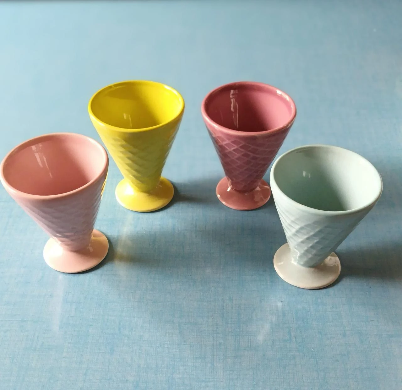 Lot de 4 coupes à glace forme cône Vintage